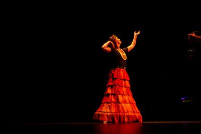 Laura Halzack performing an excerpt from Paul Taylor's "Images" at the Dancers For Go Photo