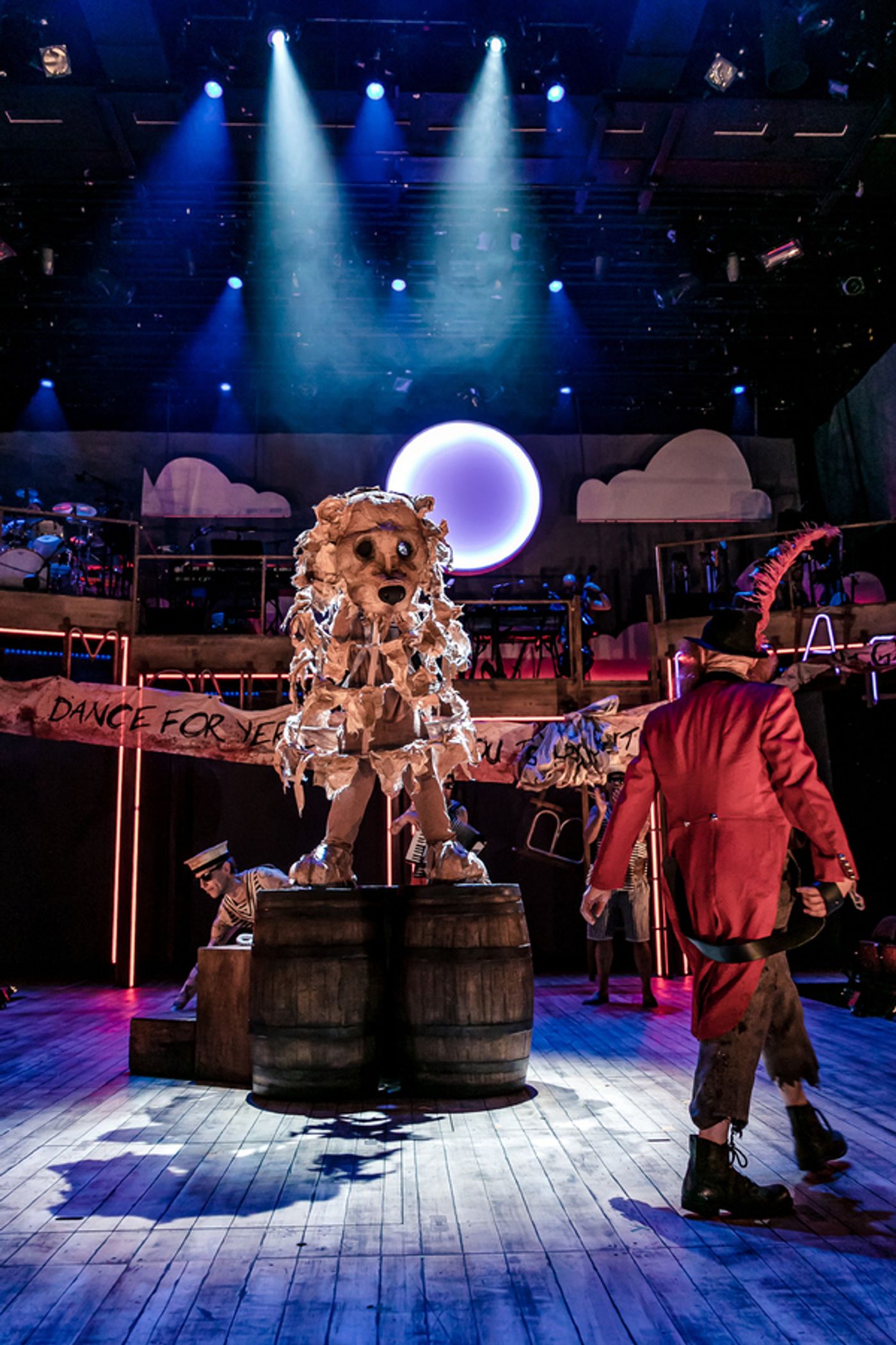 Photo Flash: First Look at MR. GUM AND THE DANCING BEAR at the National Theatre  Image