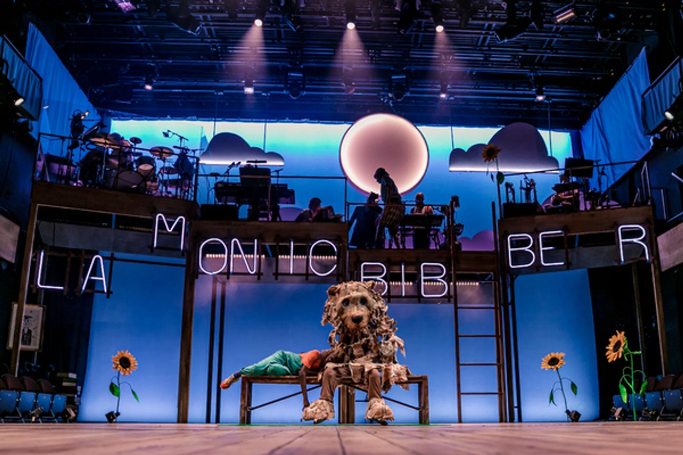 Photo Flash: First Look at MR. GUM AND THE DANCING BEAR at the National Theatre  Image