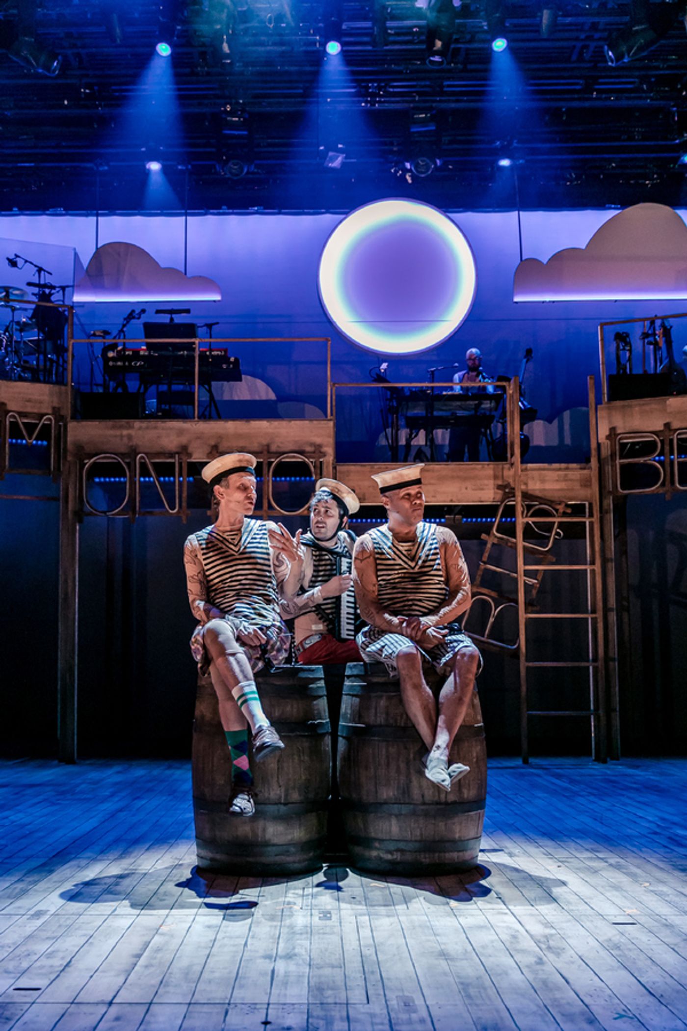 Photo Flash: First Look at MR. GUM AND THE DANCING BEAR at the National Theatre  Image