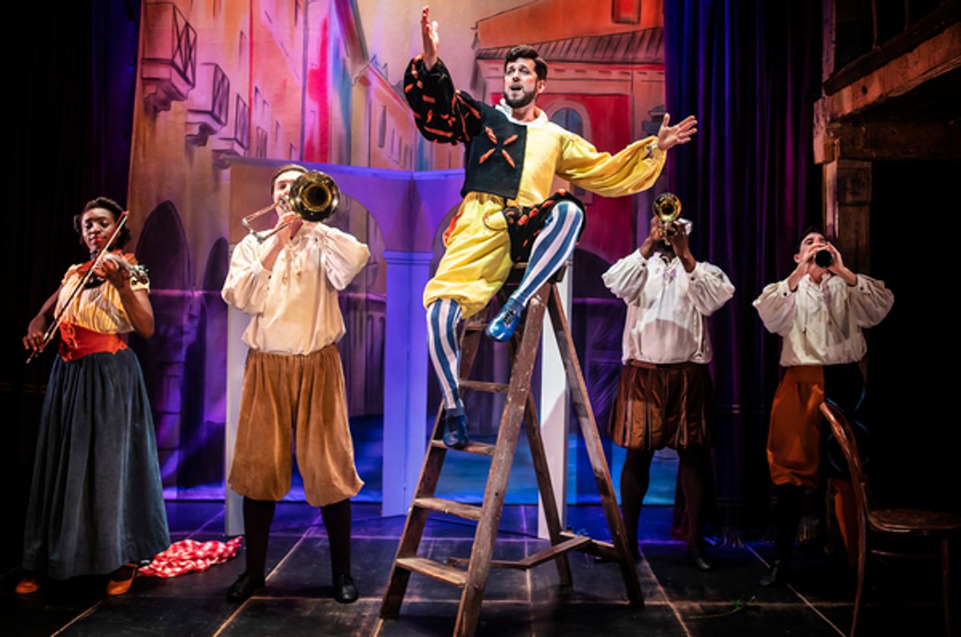 Photo Flash: First Look at KISS ME, KATE at The Watermill Theatre  Image