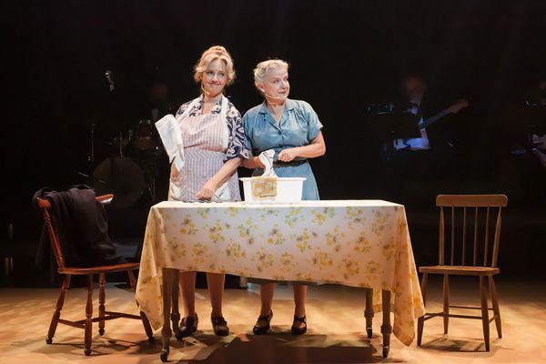 Photo Flash: Anne Murray Musical Debuts To Sold-Out Crowd In Star's Home Province  Image