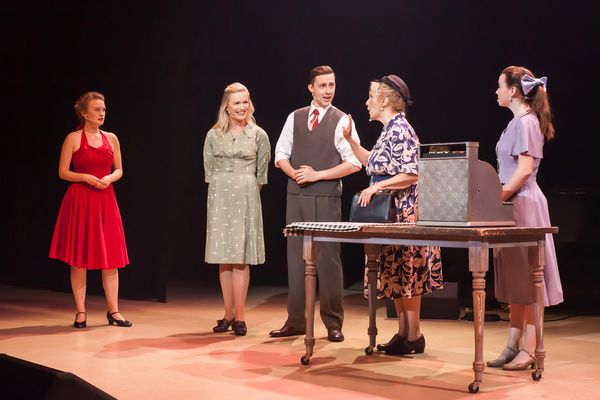 Photo Flash: Anne Murray Musical Debuts To Sold-Out Crowd In Star's Home Province  Image