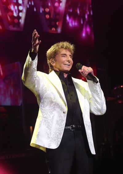 Barry Manilow Photo