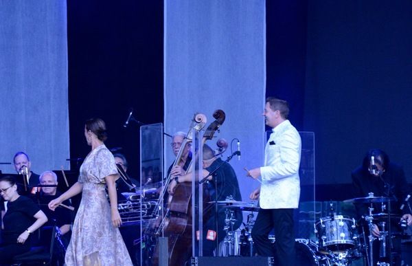 Sarah McLachlan and Steven Reineke take the stage with The New York Pops Photo