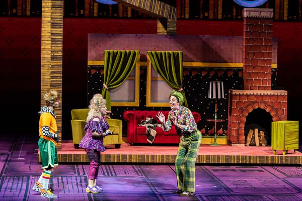 Photo Flash: The Muny's MATILDA Doesn't Let Little Stop Them — photo 11 of 57