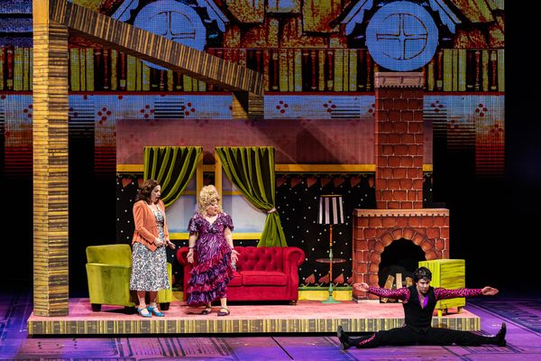 Photo Flash: The Muny's MATILDA Doesn't Let Little Stop Them — photo 24 of 57