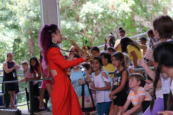 Photo Flash: Jazz Musician Grace Kelly Visits Usdan Summer Camp For The Arts  Image
