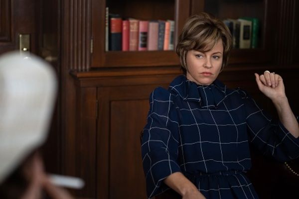 Elizabeth Banks as Jill Ruckelshaus Photo