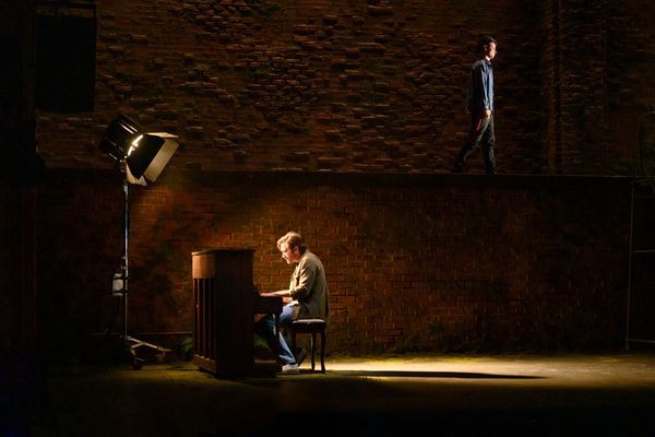 Photo Flash: First Look at Jake Gyllenhaal & Tom Sturridge in SEA WALL/ A LIFE  Image