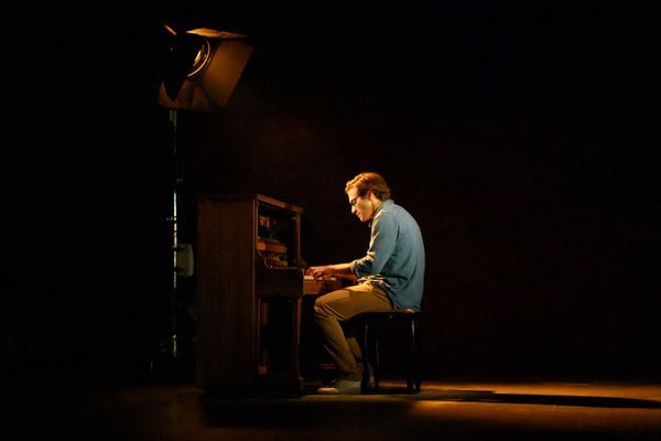 Photo Flash: First Look at Jake Gyllenhaal & Tom Sturridge in SEA WALL/ A LIFE  Image