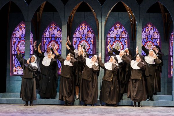  Leslie Ivy-Louthaman and the Cast of SISTER ACT Photo