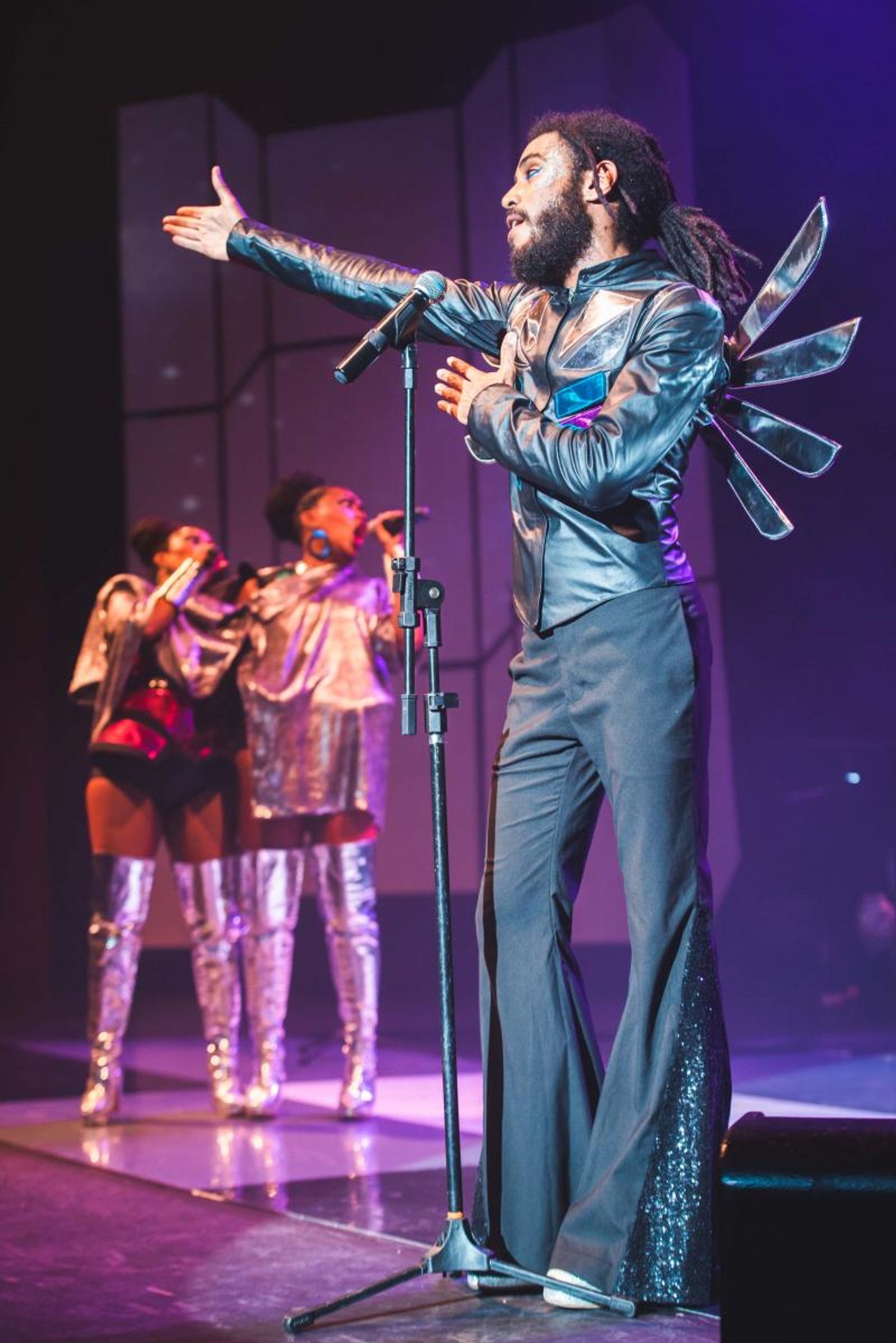 Review: ICARUS AND THE BLACK STARS Narrates and Goes Through the Successes of Brazilian and International Black Music  Image