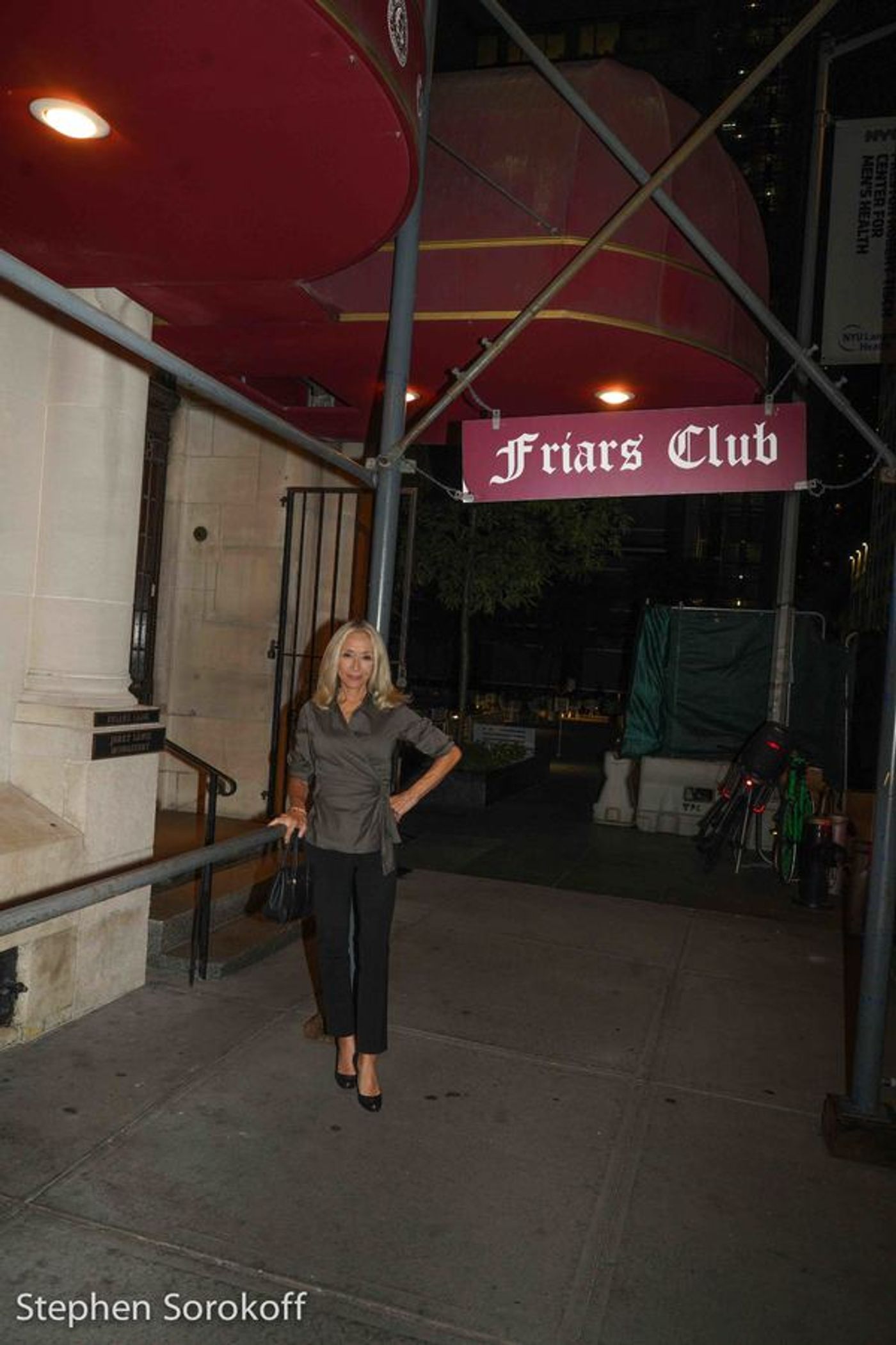 Review: Jamie deRoy and friends Play The Friars Club  Image