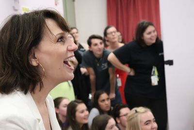 Beth Leavel and Students Photo