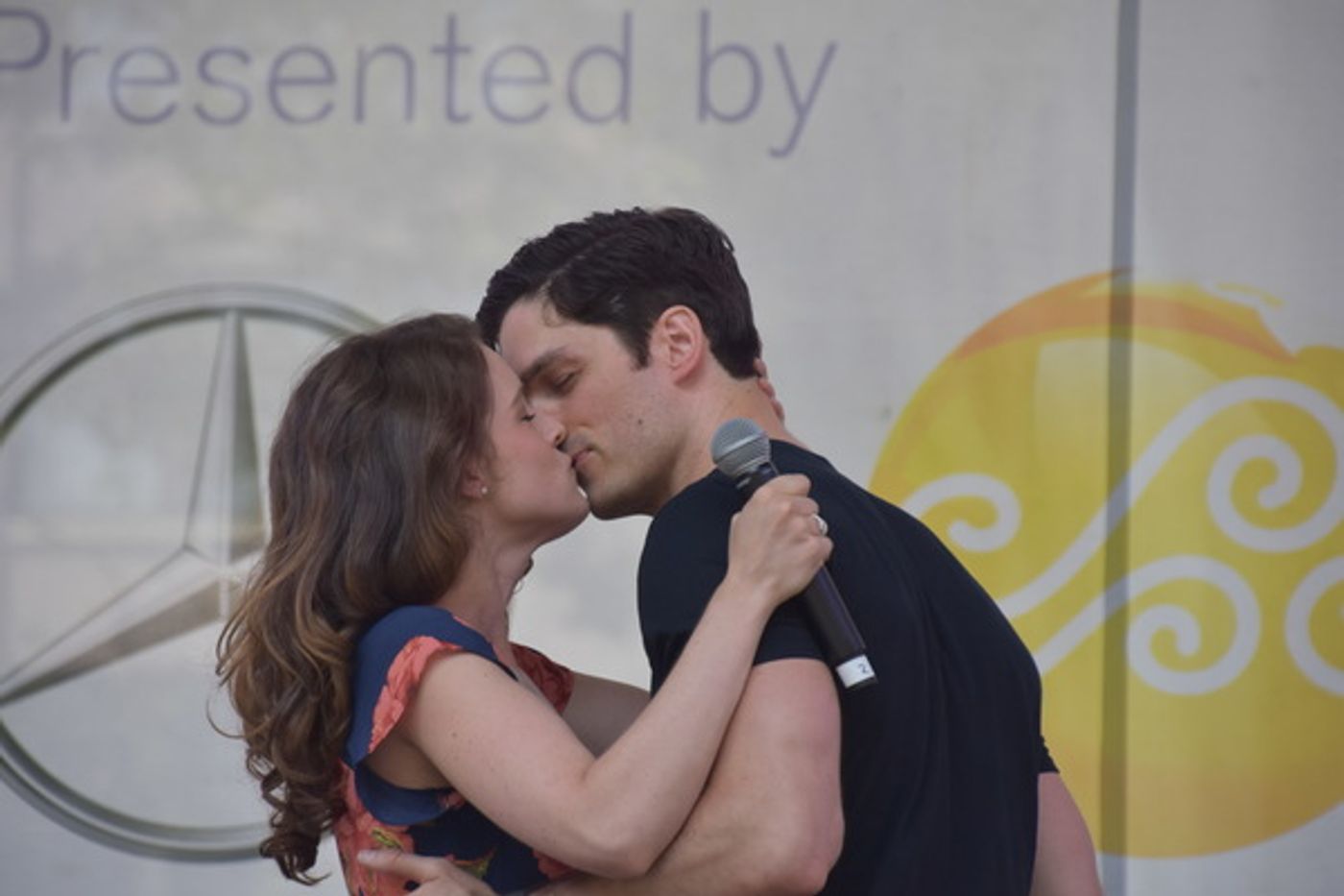 Photo Coverage: Casts of TOOTSIE, MEAN GIRLS and More Sing Out in Bryant Park!  Image
