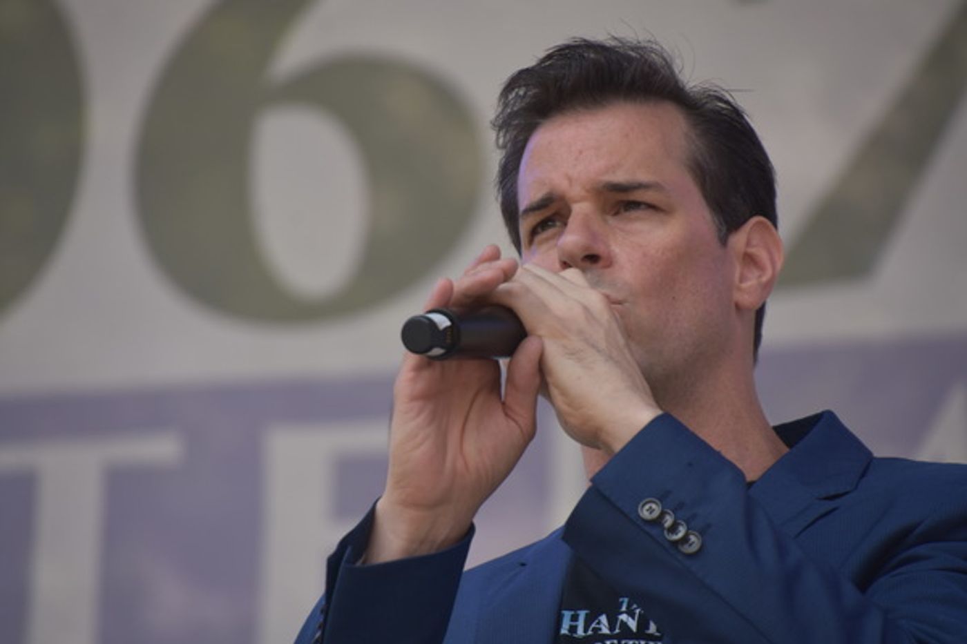 Photo Coverage: Casts of TOOTSIE, MEAN GIRLS and More Sing Out in Bryant Park!  Image
