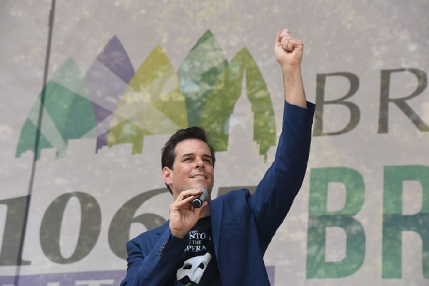 Photo Coverage: Casts of TOOTSIE, MEAN GIRLS and More Sing Out in Bryant Park!  Image