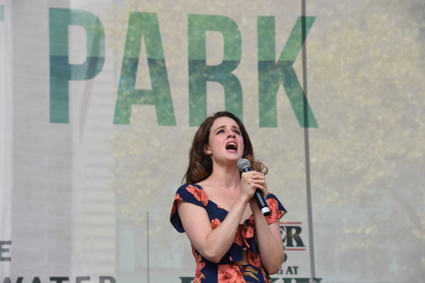 Photo Coverage: Casts of TOOTSIE, MEAN GIRLS and More Sing Out in Bryant Park!  Image