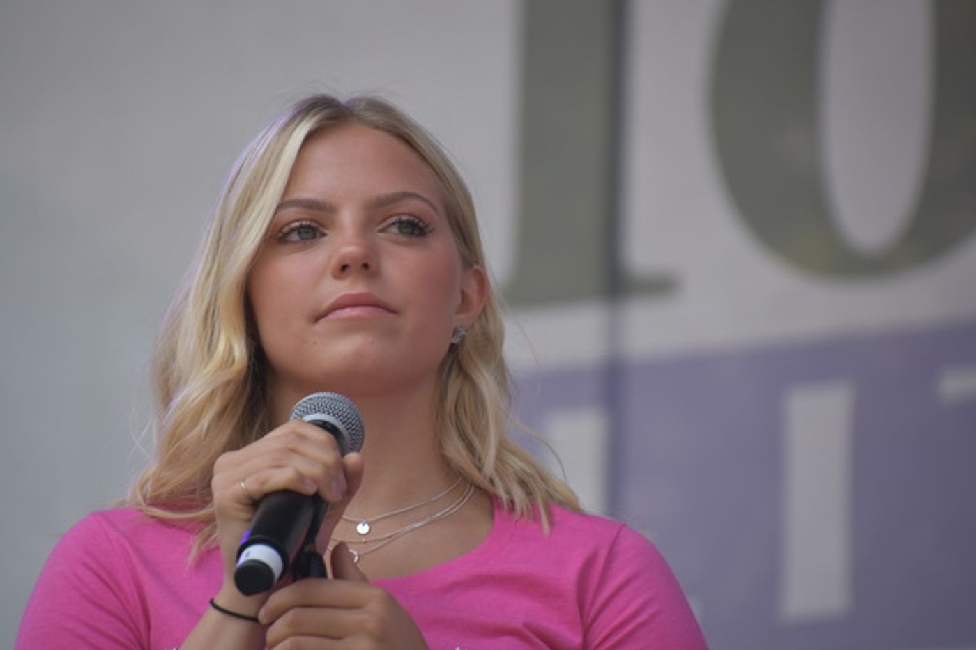 Photo Coverage: Casts of TOOTSIE, MEAN GIRLS and More Sing Out in Bryant Park!  Image