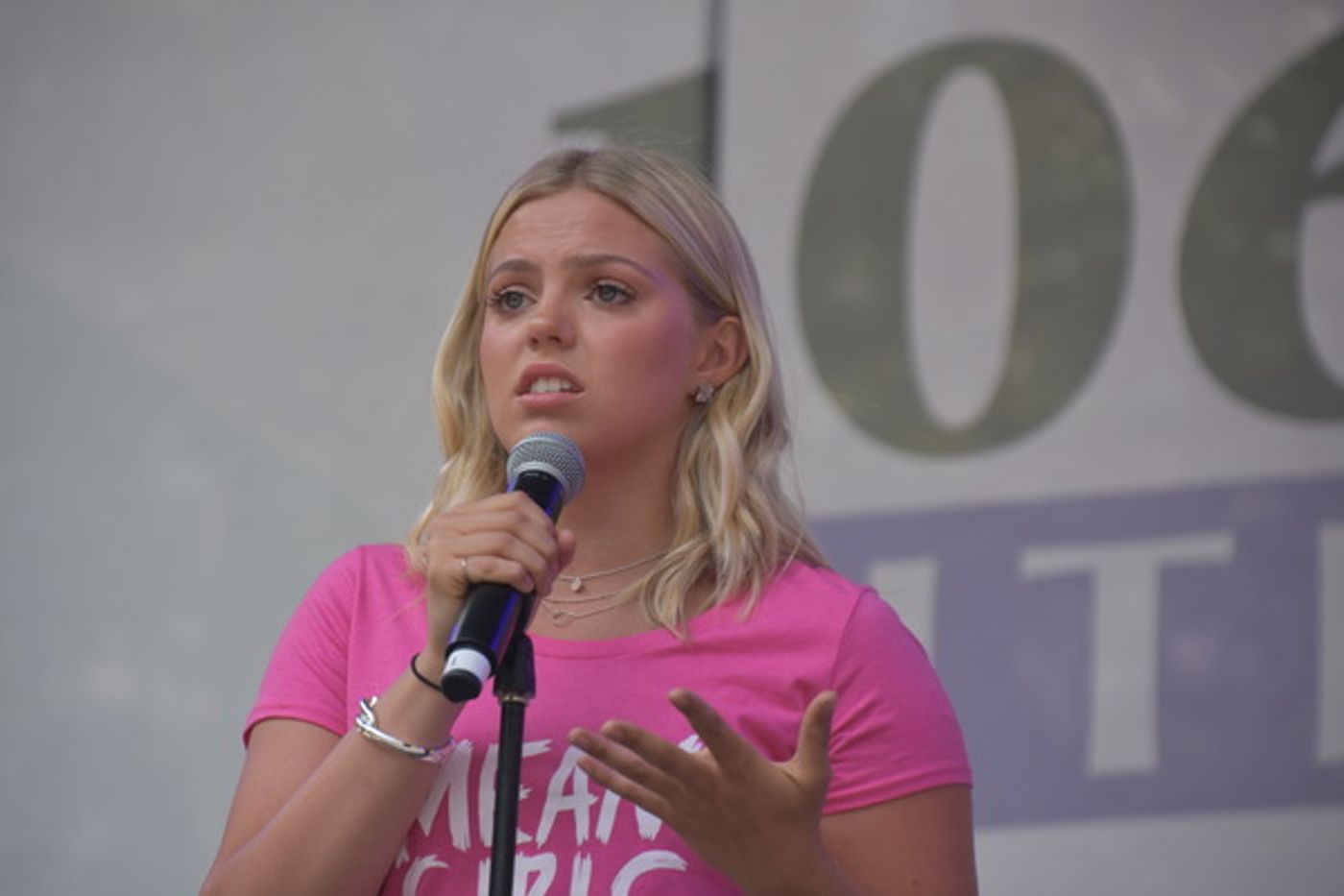 Photo Coverage: Casts of TOOTSIE, MEAN GIRLS and More Sing Out in Bryant Park!  Image