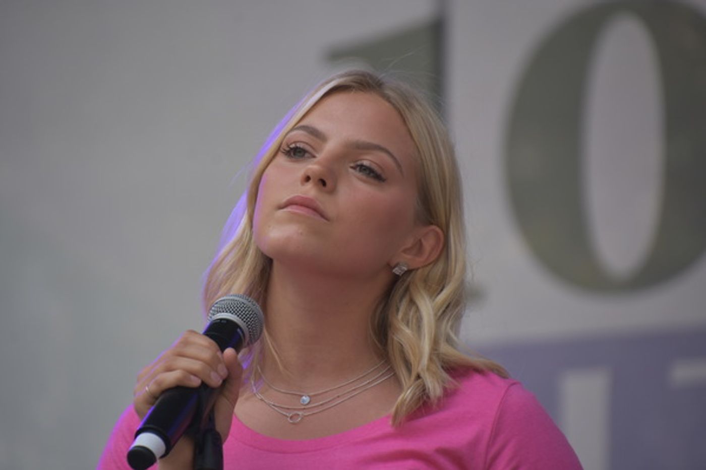 Photo Coverage: Casts of TOOTSIE, MEAN GIRLS and More Sing Out in Bryant Park!  Image