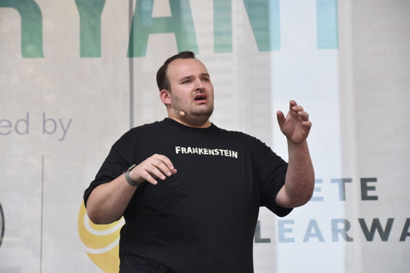 Photo Coverage: Casts of TOOTSIE, MEAN GIRLS and More Sing Out in Bryant Park!  Image
