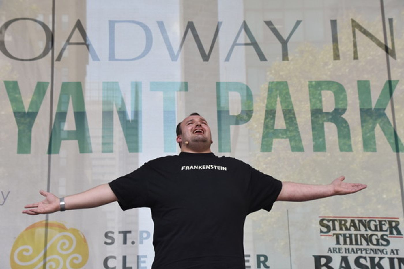 Photo Coverage: Casts of TOOTSIE, MEAN GIRLS and More Sing Out in Bryant Park!  Image