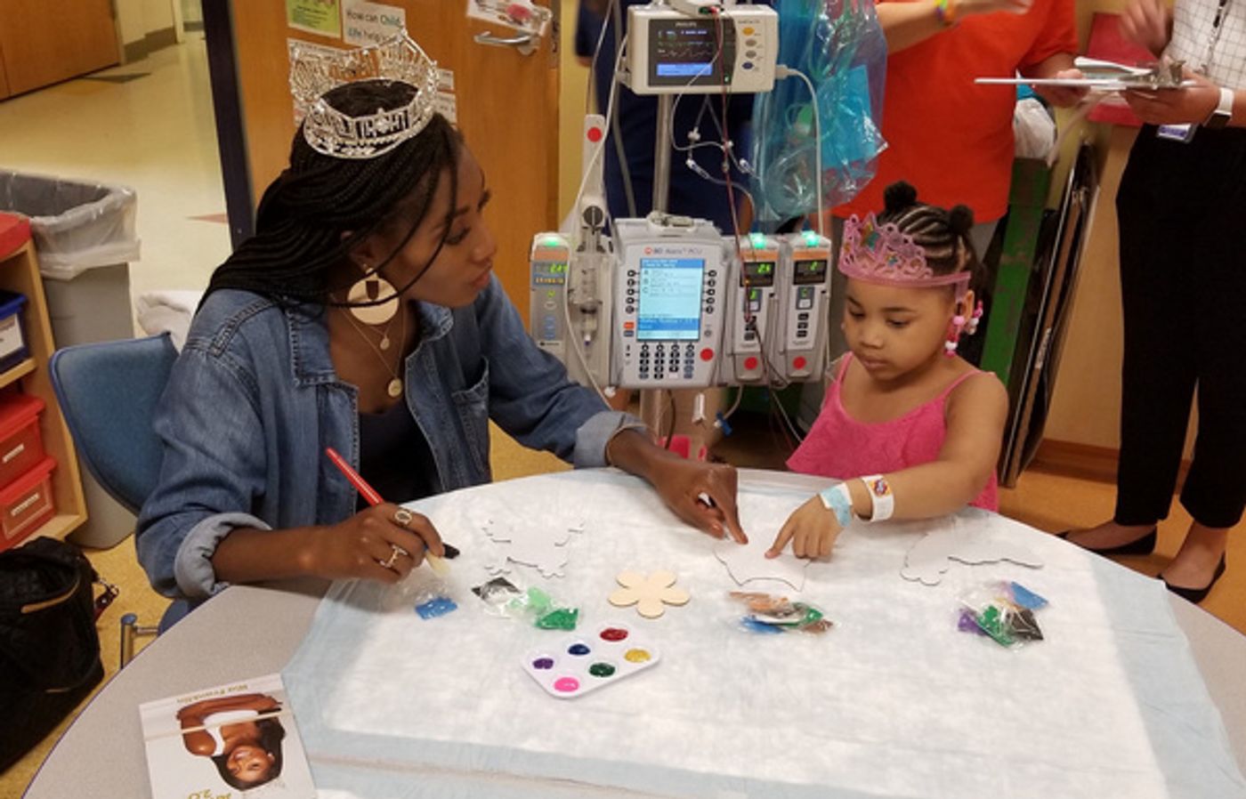 Photo Flash: Miss America And Sing For Hope Bring Joy And Healing To Young Patients Photo Flash: Miss America And Sing For Hope Bring Joy And Healing To Young Patients Image