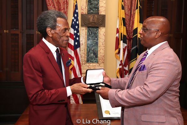 Andre De Shields receives the Key to the City of Baltimore from Mayor Jack Young in t Photo