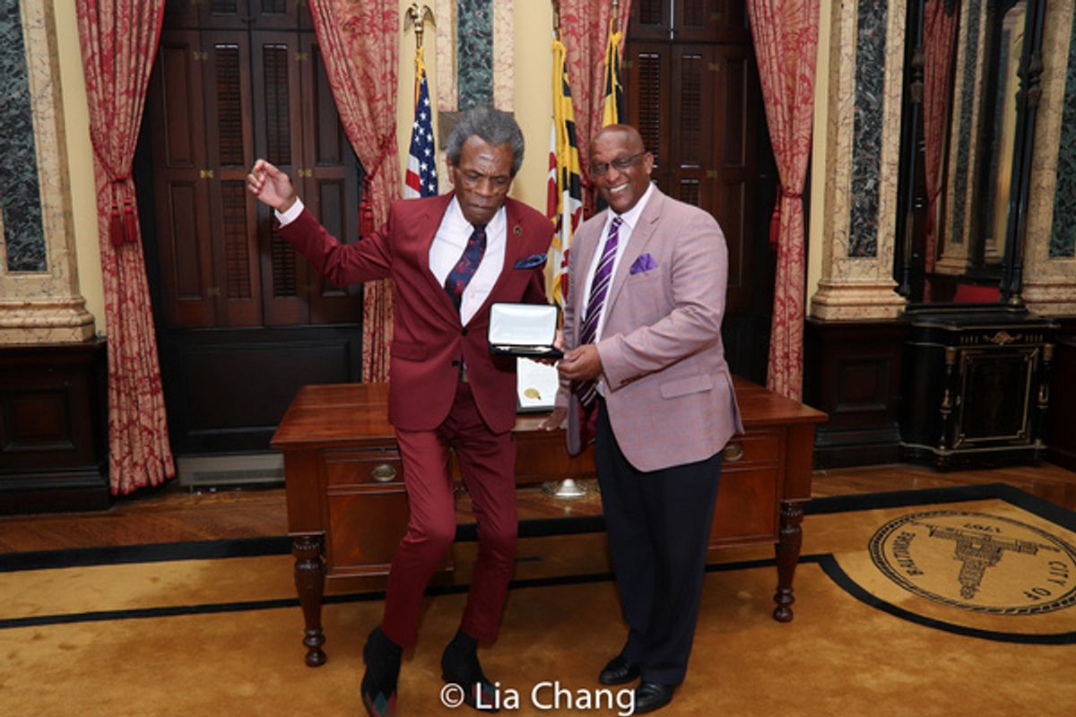 Andre De Shields receives the Key to the City of Baltimore from Mayor Jack Young in the Ceremonial Room at 