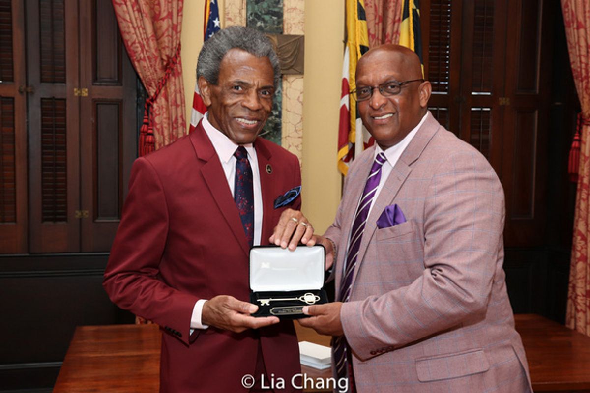 Andre De Shields receives the Key to the City of Baltimore from Mayor Jack Young in the Ceremonial Room at 
