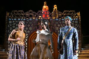 Rinabeth Apostol, Emma Van Lare, Raji Ahsan, Rotimi Agbabiaka, and Lipica Shah @ BroadwayWorld Rinabeth Apostol, Emma Van Lare, Raji Ahsan, Rotimi Agbabiaka, and Lipica Shah Photo