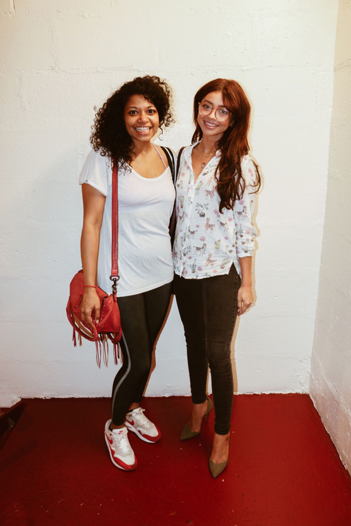 Photo Flash: MODERN FAMILY Star Sarah Hyland Visits OKLAHOMA!  Image