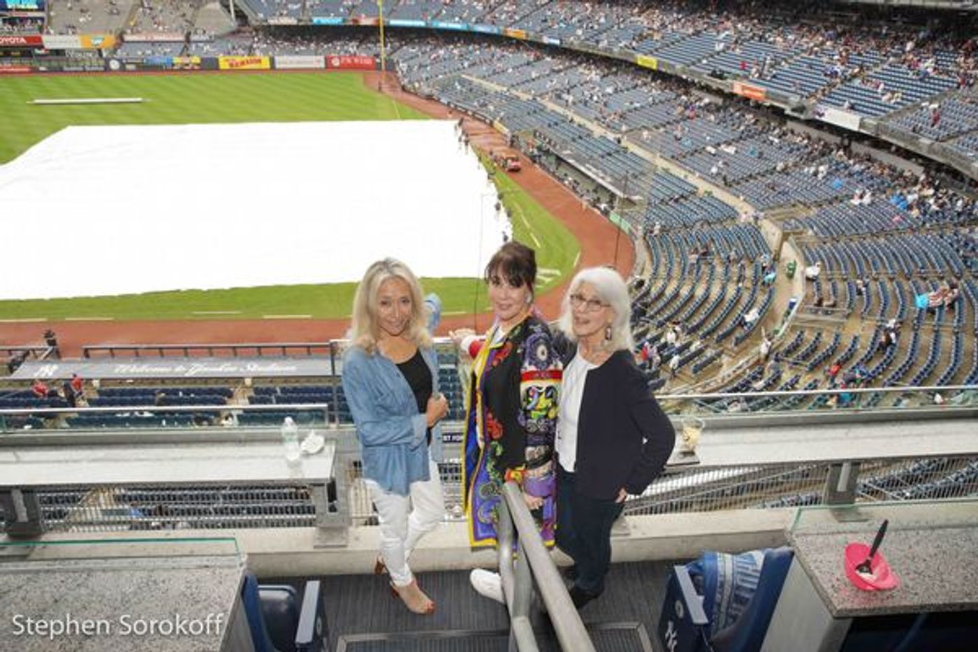 Photo Coverage: The Cast of FIDDLER ON THE ROOF IN YIDDISH Sings the National Anthem at Yankee Stadium Photo Coverage: The Cast of FIDDLER ON THE ROOF IN YIDDISH Sings the National Anthem at Yankee Stadium Image