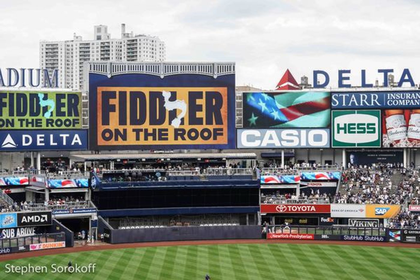 Photo Coverage: The Cast of FIDDLER ON THE ROOF IN YIDDISH Sings the National Anthem at Yankee Stadium Photo Coverage: The Cast of FIDDLER ON THE ROOF IN YIDDISH Sings the National Anthem at Yankee Stadium Image
