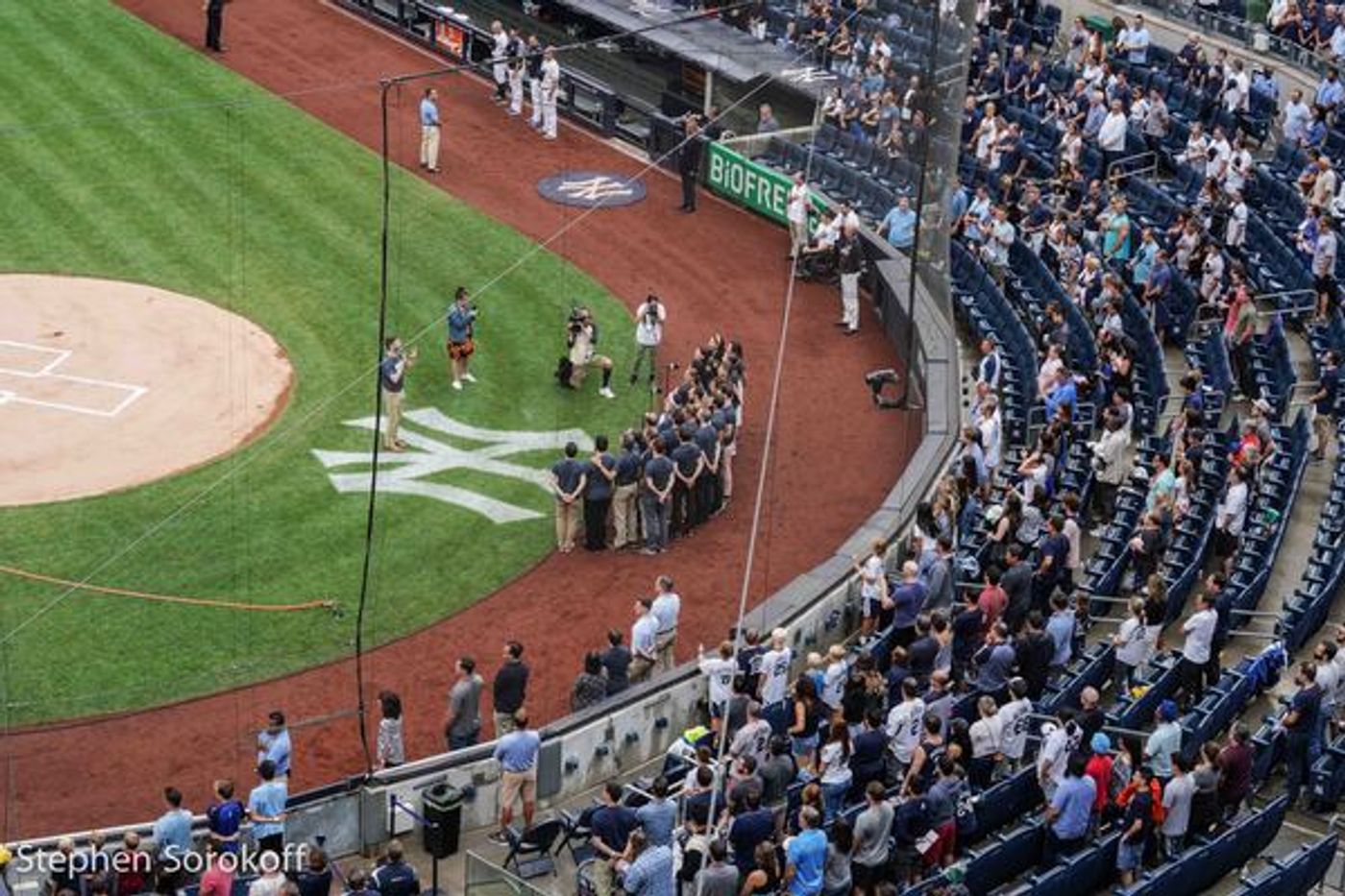 Photo Coverage: The Cast of FIDDLER ON THE ROOF IN YIDDISH Sings the National Anthem at Yankee Stadium Photo Coverage: The Cast of FIDDLER ON THE ROOF IN YIDDISH Sings the National Anthem at Yankee Stadium Image