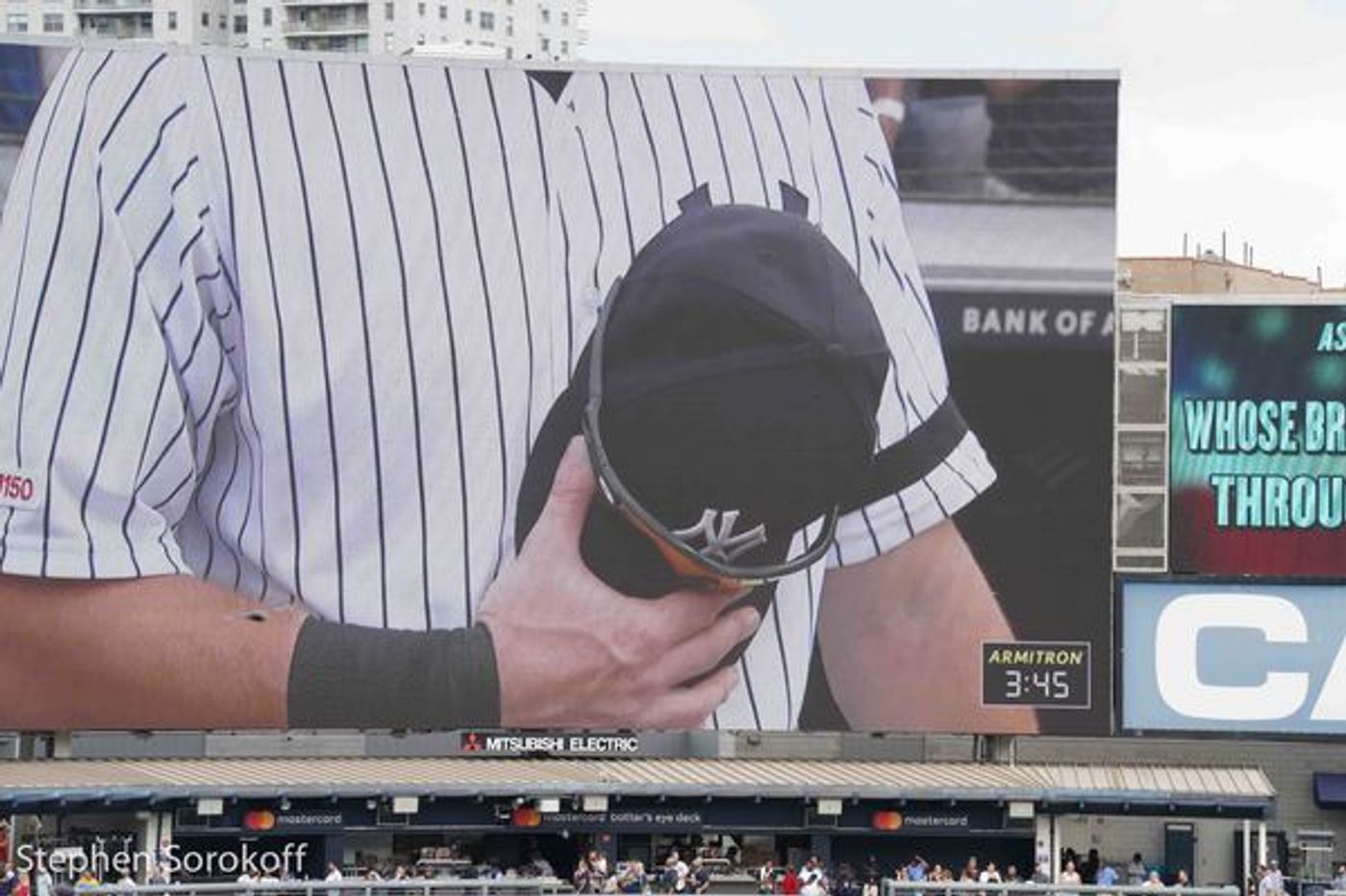 Photo Coverage: The Cast of FIDDLER ON THE ROOF IN YIDDISH Sings the National Anthem at Yankee Stadium Photo Coverage: The Cast of FIDDLER ON THE ROOF IN YIDDISH Sings the National Anthem at Yankee Stadium Image