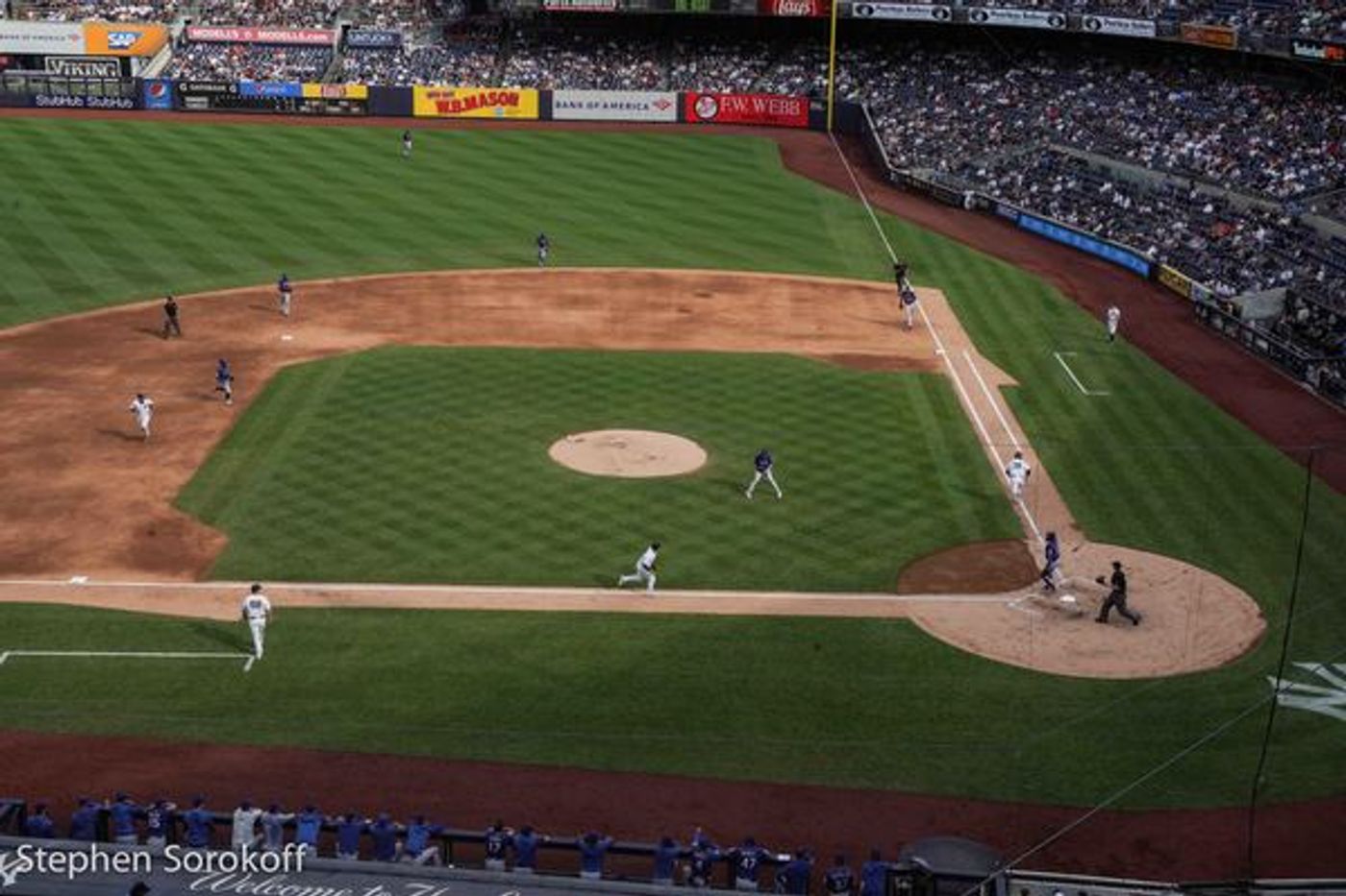 Photo Coverage: The Cast of FIDDLER ON THE ROOF IN YIDDISH Sings the National Anthem at Yankee Stadium Photo Coverage: The Cast of FIDDLER ON THE ROOF IN YIDDISH Sings the National Anthem at Yankee Stadium Image