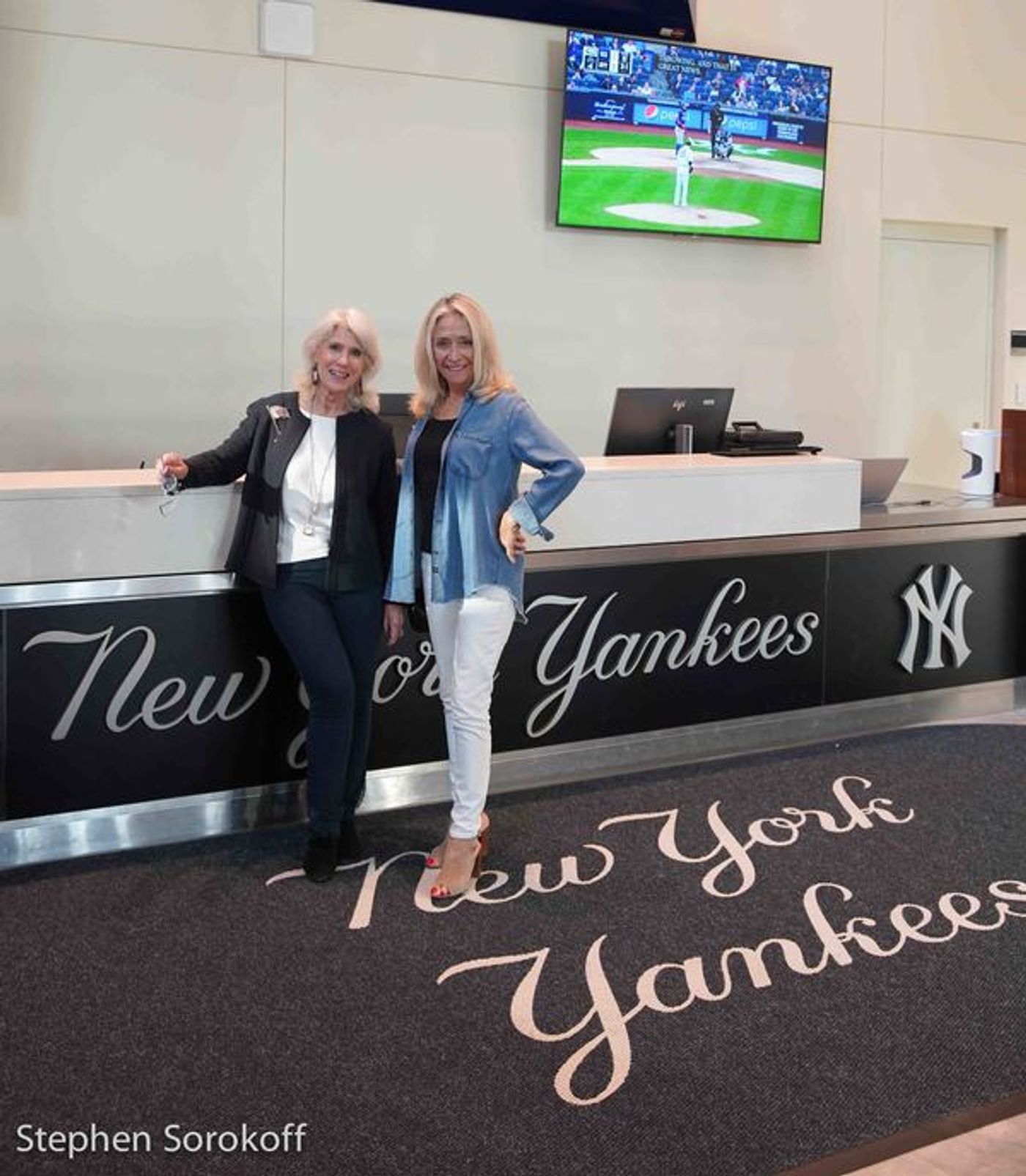Photo Coverage: The Cast of FIDDLER ON THE ROOF IN YIDDISH Sings the National Anthem at Yankee Stadium Photo Coverage: The Cast of FIDDLER ON THE ROOF IN YIDDISH Sings the National Anthem at Yankee Stadium Image