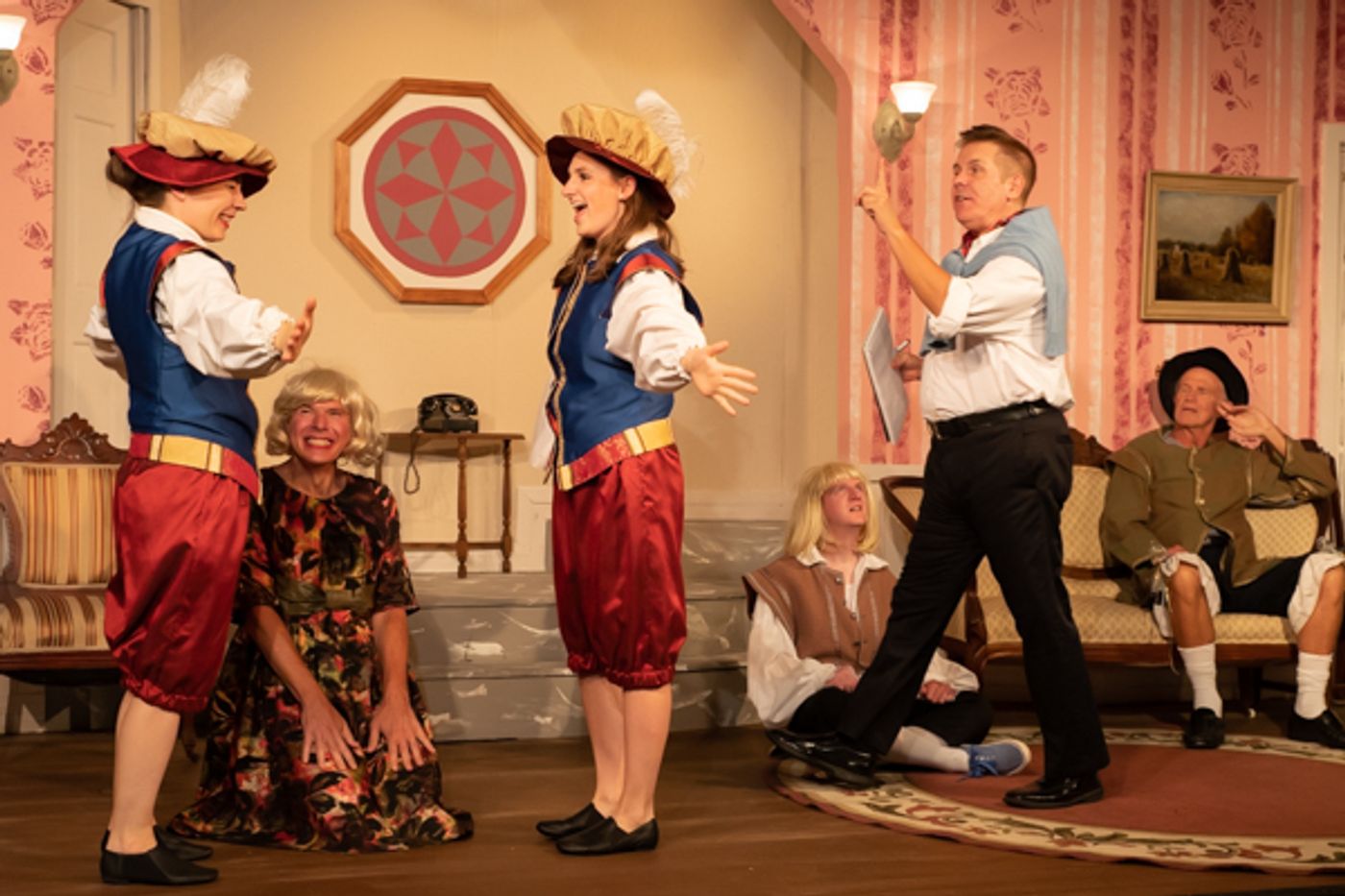 Photo Coverage: First Look at Curtain Players' LEADING LADIES  Image