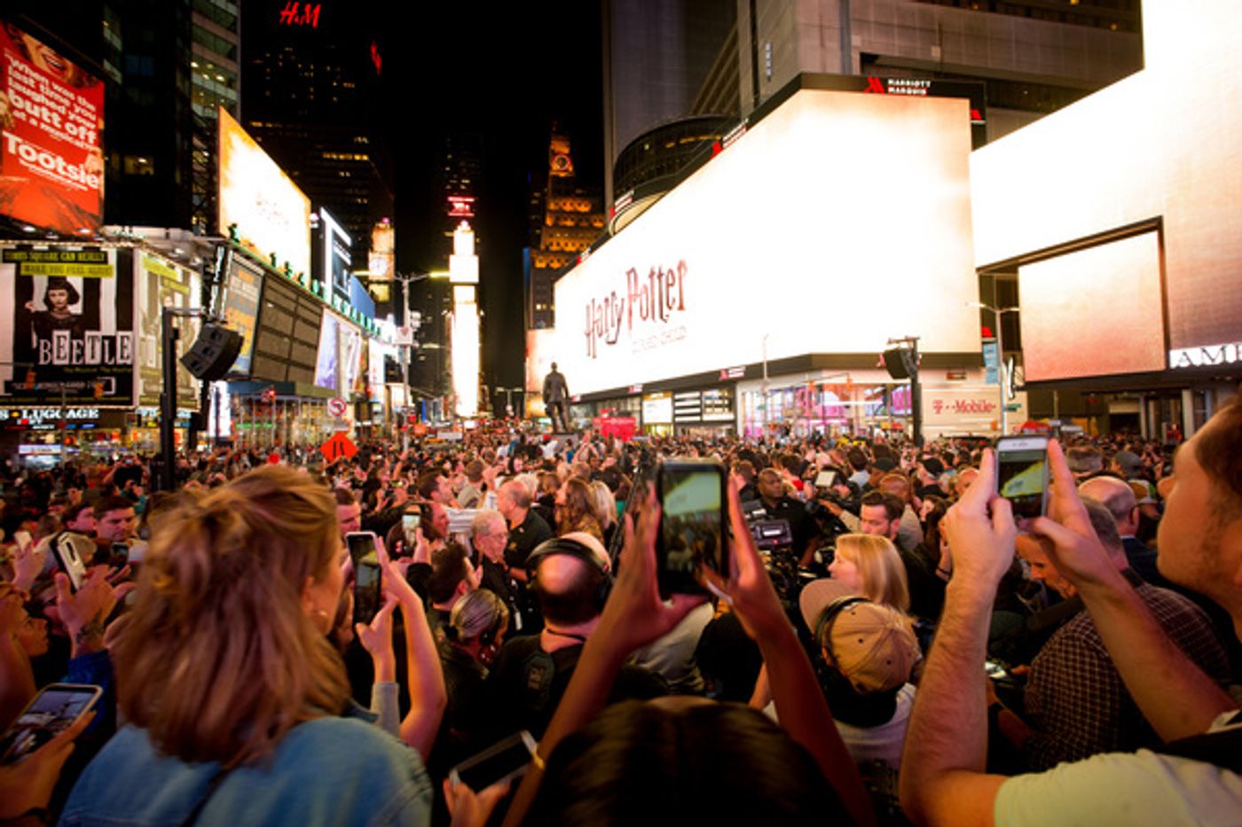 Photos/Video: HARRY POTTER AND THE CURSED CHILD Takes Over Times Square For All New Promo Photos/Video: HARRY POTTER AND THE CURSED CHILD Takes Over Times Square For All New Promo Image