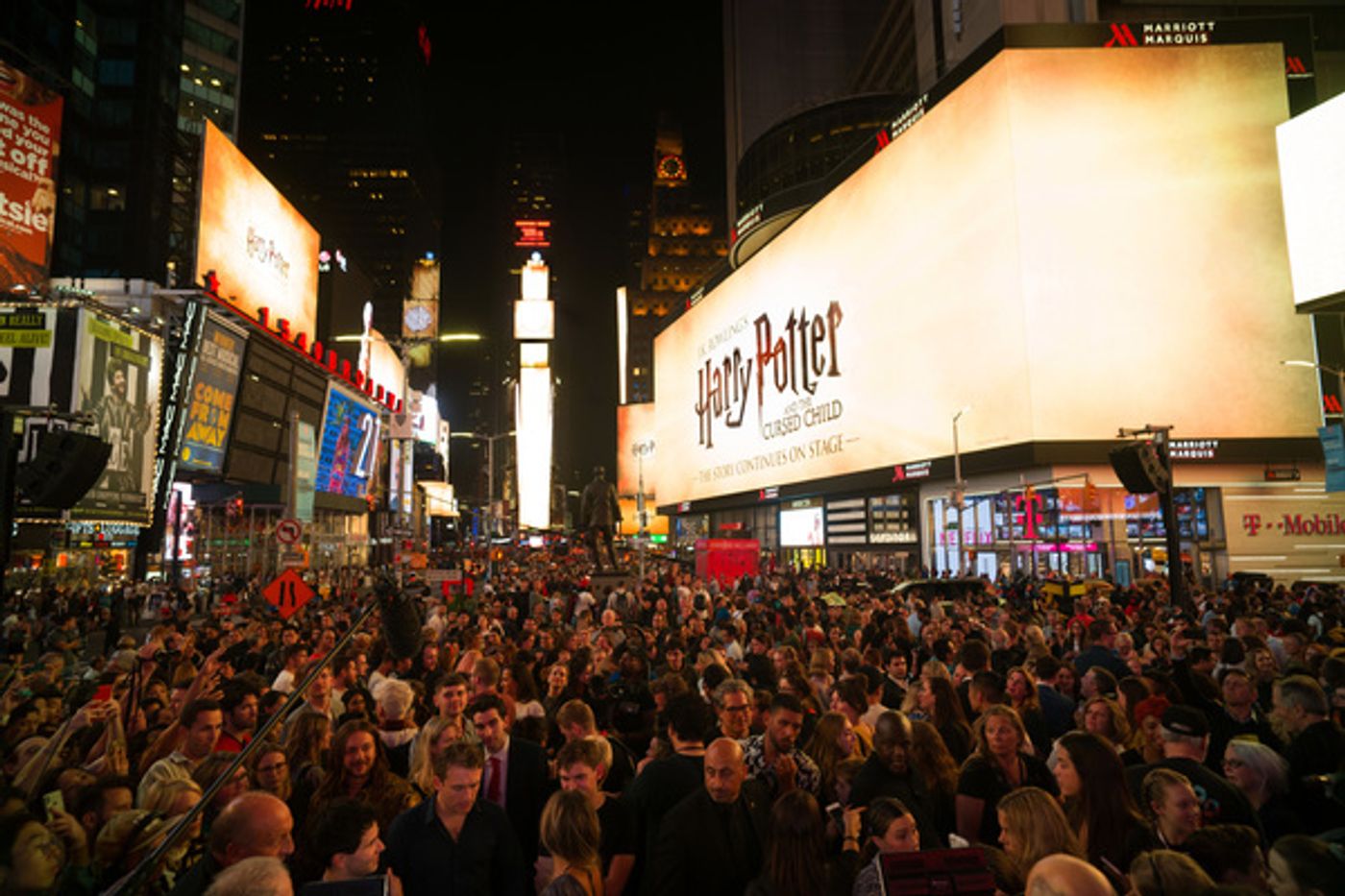 Photos/Video: HARRY POTTER AND THE CURSED CHILD Takes Over Times Square For All New Promo Photos/Video: HARRY POTTER AND THE CURSED CHILD Takes Over Times Square For All New Promo Image