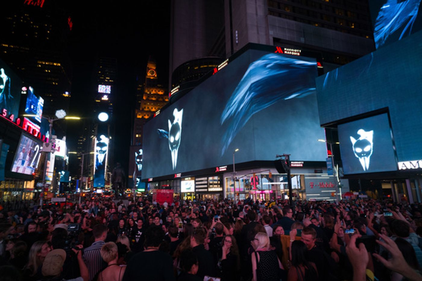 Photos/Video: HARRY POTTER AND THE CURSED CHILD Takes Over Times Square For All New Promo Photos/Video: HARRY POTTER AND THE CURSED CHILD Takes Over Times Square For All New Promo Image