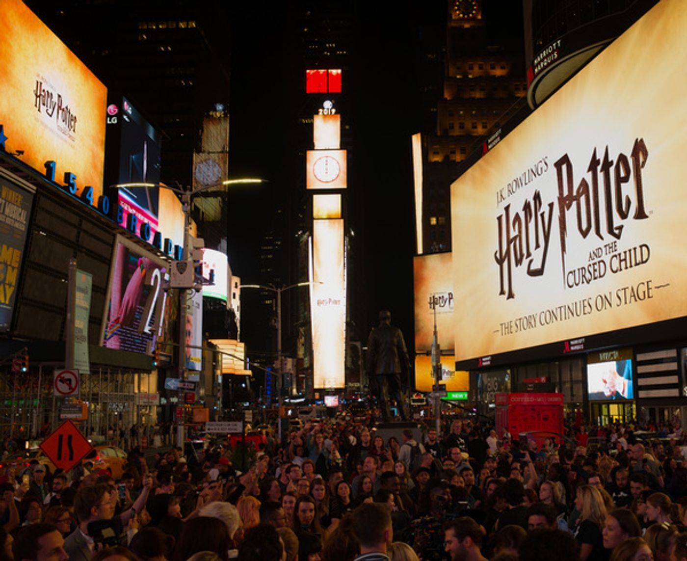 Photos/Video: HARRY POTTER AND THE CURSED CHILD Takes Over Times Square For All New Promo Photos/Video: HARRY POTTER AND THE CURSED CHILD Takes Over Times Square For All New Promo Image