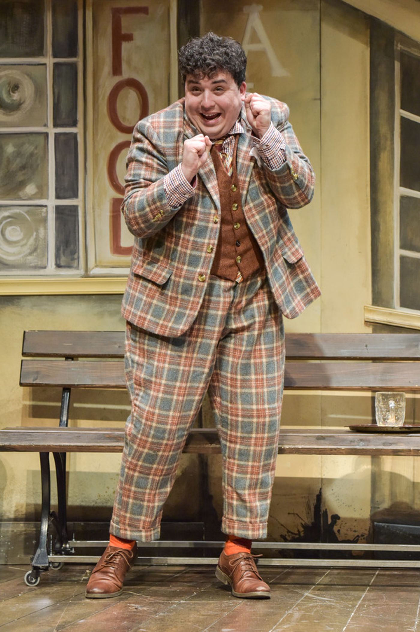 Photo Flash: First Look at ONE MAN, TWO GUVNORS at Derby Theatre  Image