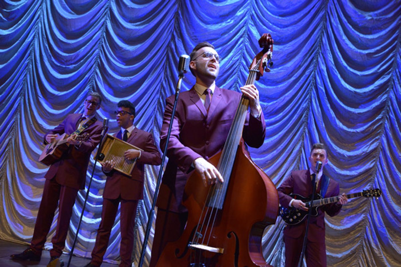 Photo Flash: First Look at ONE MAN, TWO GUVNORS at Derby Theatre  Image