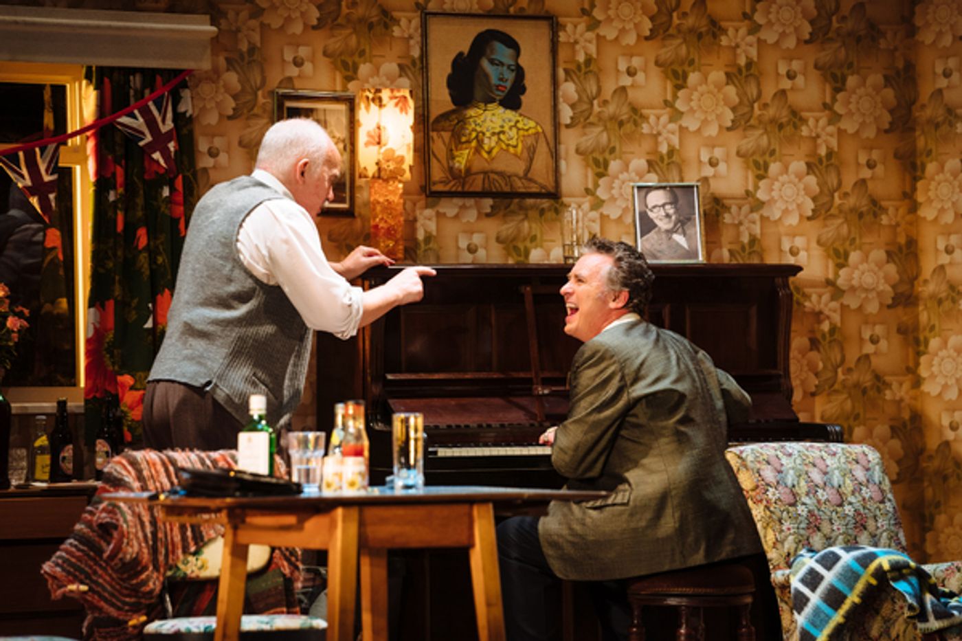 Photo Flash: Shane Richie, Diana Vickers And Sara Crowe Star In John Osborne's THE ENTERTAINER  Image