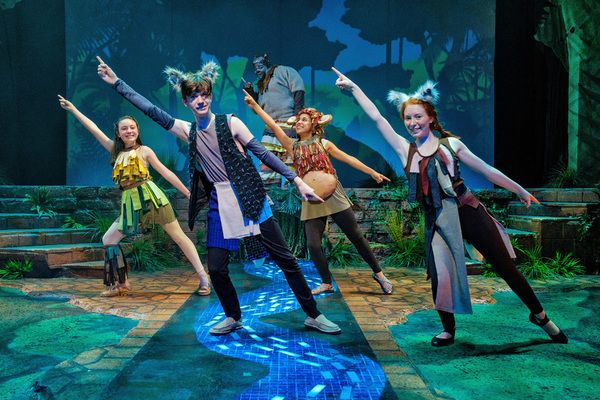 Chloe Van De Graff, Bruce Bowen, Samantha Beam and Araya Feeney (Back) John Christoph Photo