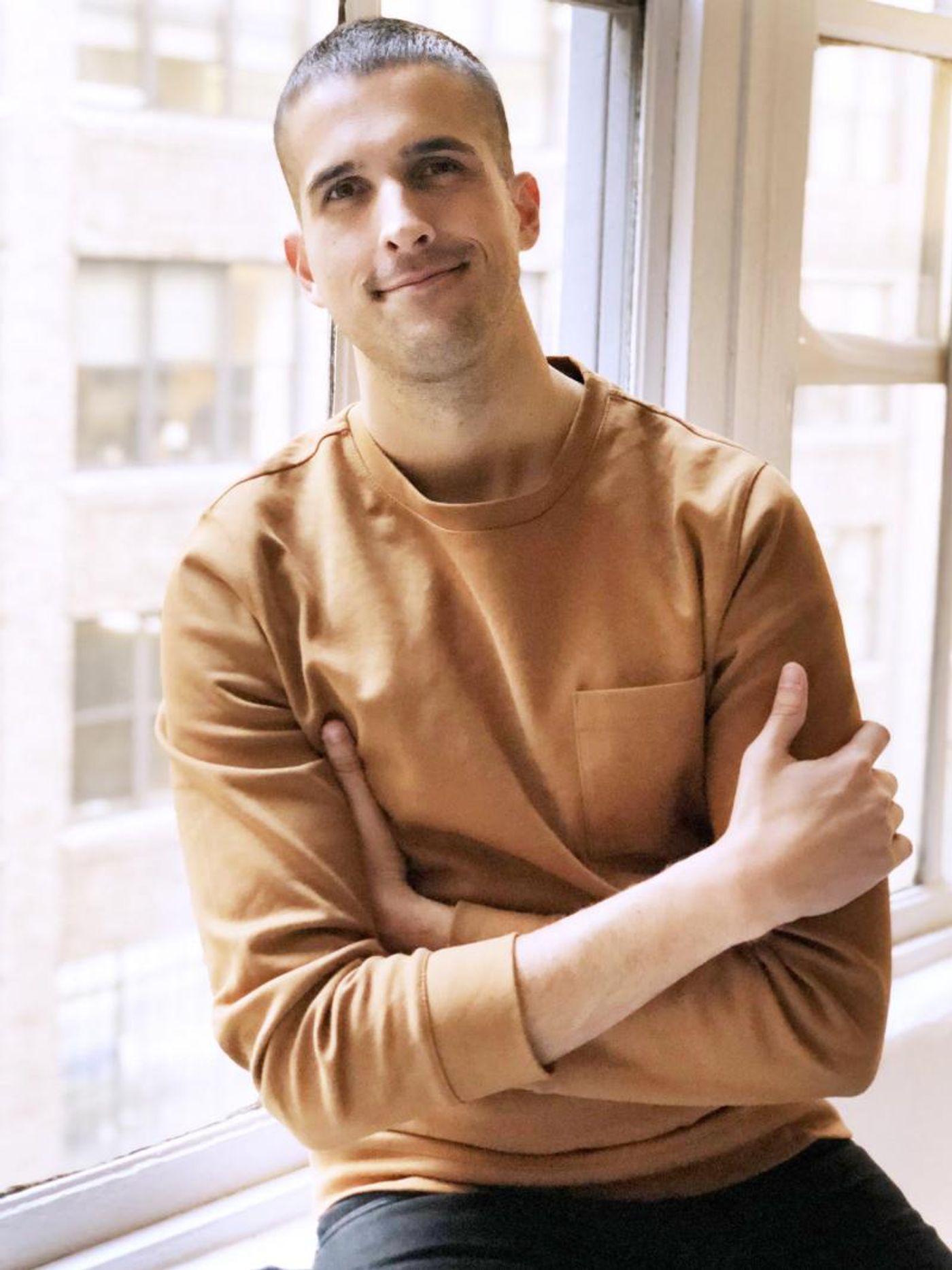 Design-Focused 'in 1: the podcast' Welcomes Emmy-Nominated Designer Jason Sherwood  Image